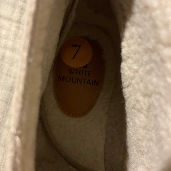 White mountain brand booties! Fully lined for those cold days! - Picture 5 of 5